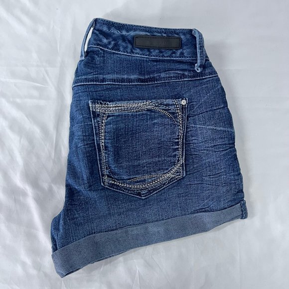 Ariya Jeans Junior's Cut Off Shorts Size 5/6 with 3 Button Fly with Cuffed Hem - Picture 12 of 12